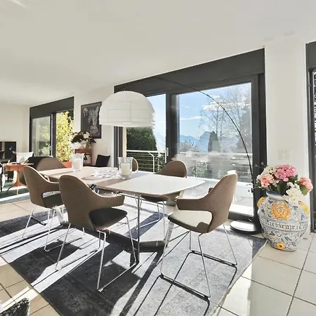 Stylish Yanni Splendid View Holiday home